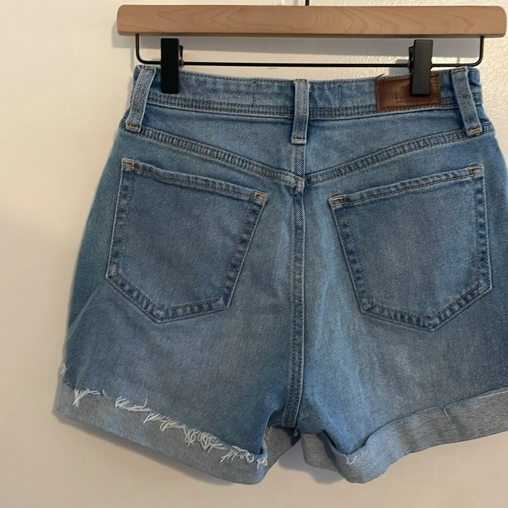 Hollister Curvy Ultra High Rise Button Fly Mom Jeans 1 / 25